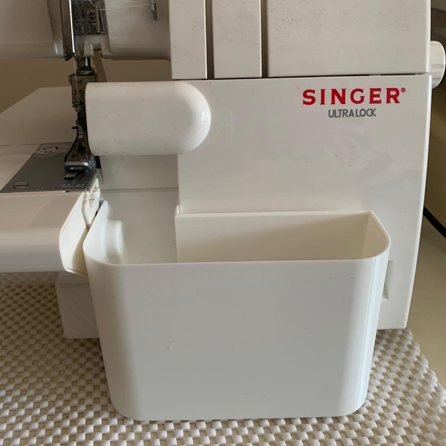 Singer Overlok Makinası için Atık Kutusu