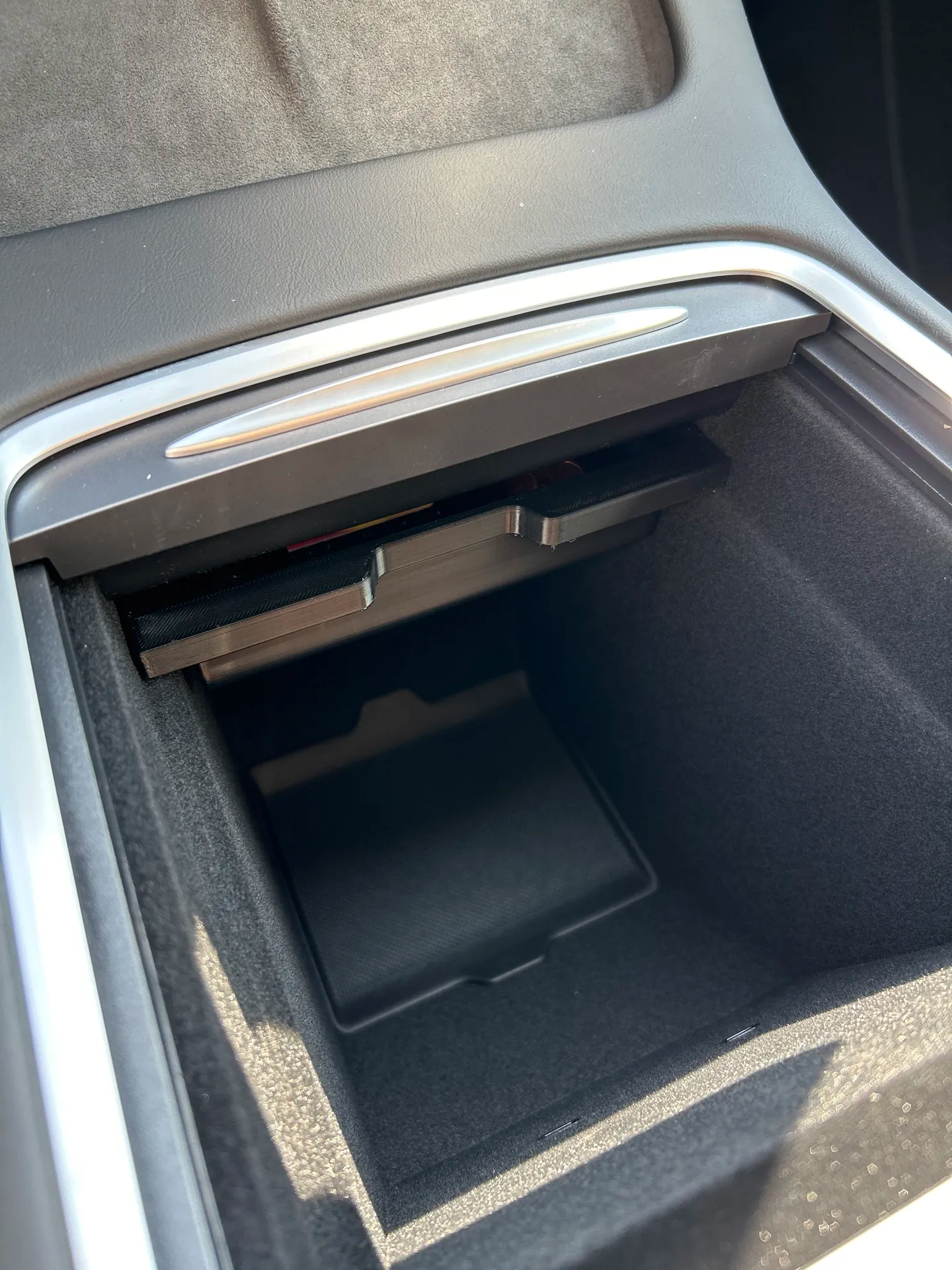 Tesla Model Y Legacy (2021-2025) Orta Konsol İçin Organizer Çekmece (Delikli Tasarım)