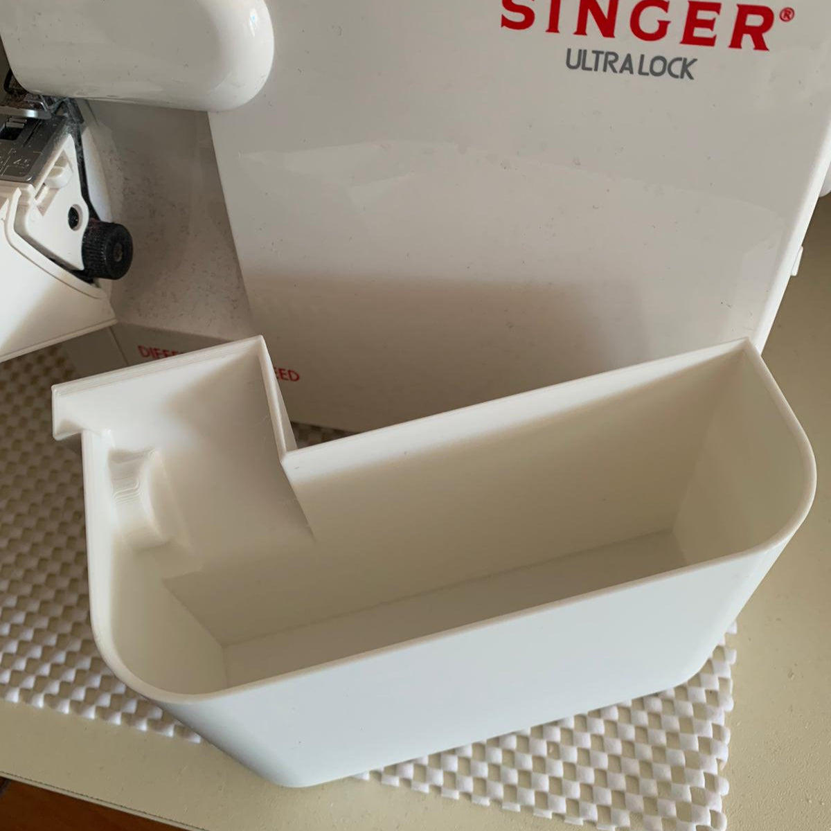 Singer Overlok Makinası için Atık Kutusu