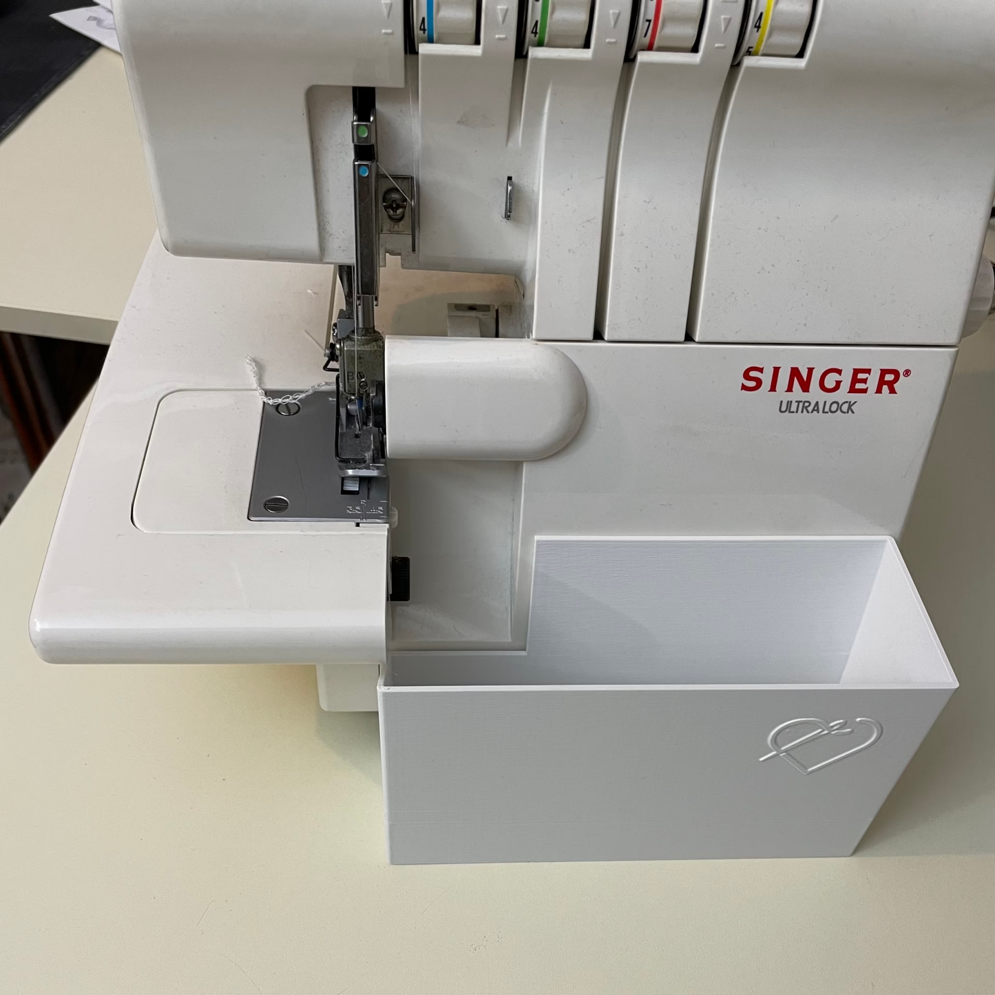 Singer S0105-Se017 Overlok Makinası için Atık Kutusu