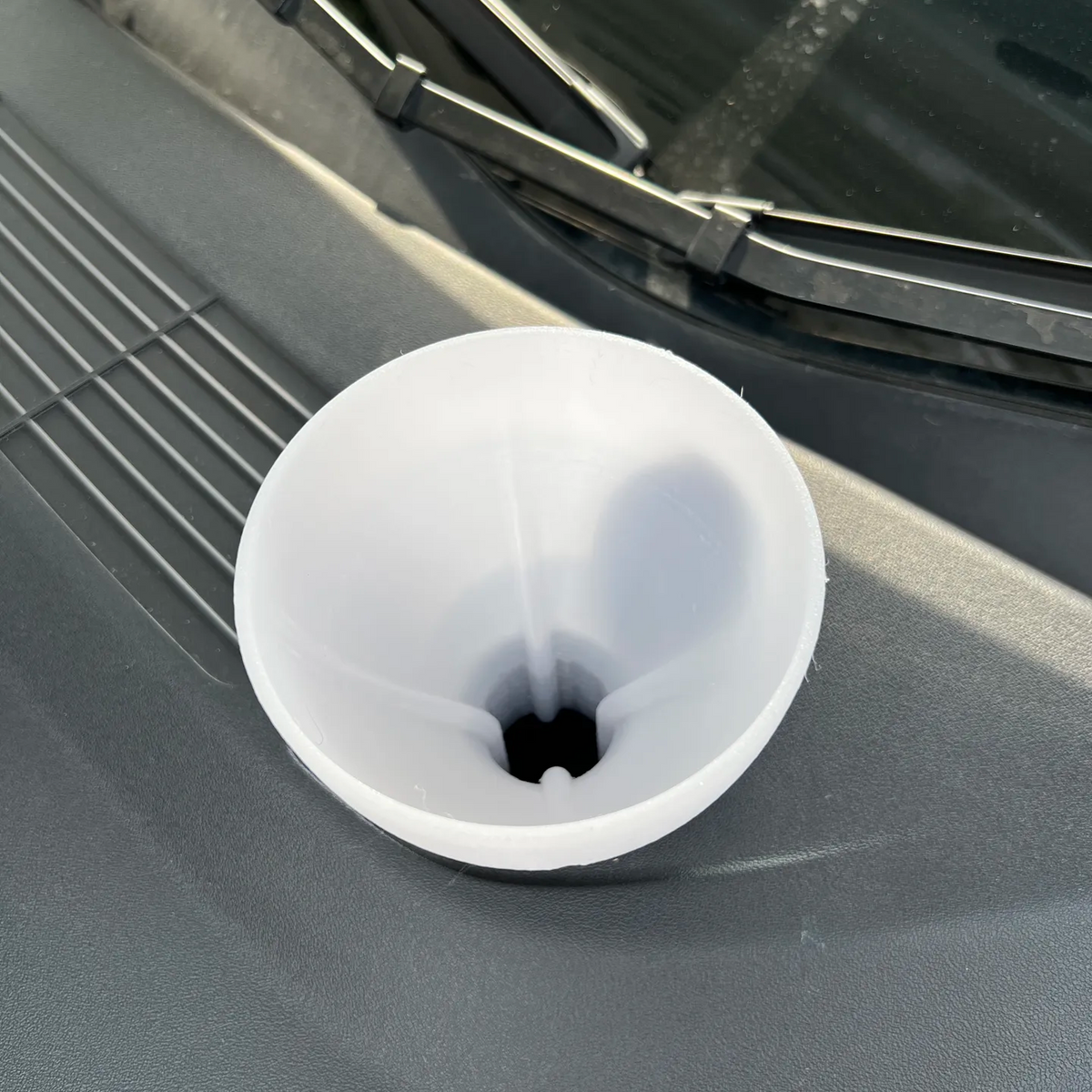 Morpiko Tesla Model Y & Model 3 Uyumlu Cam Suyu Hunisi – Temiz Doldurma, Su Taşırma Derdine Son