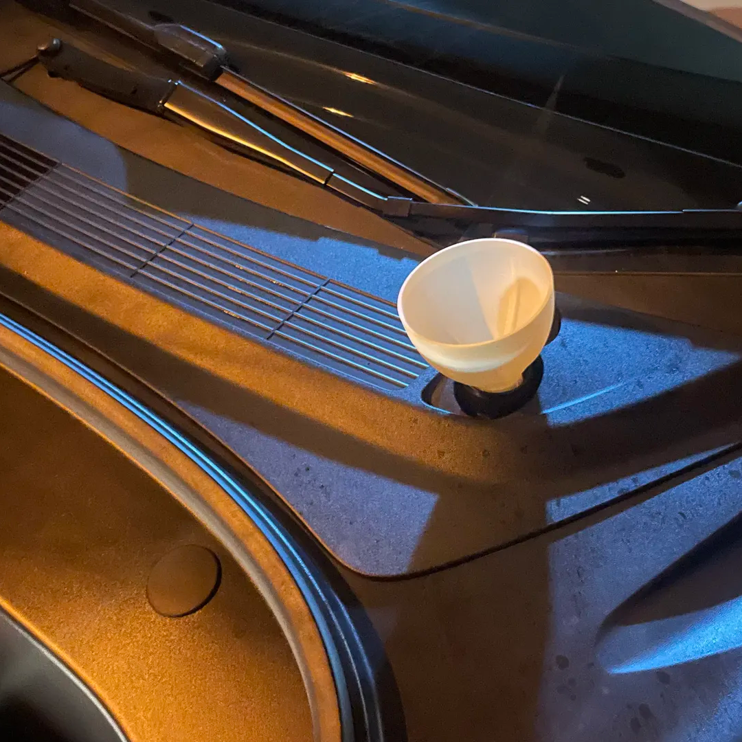 Morpiko Tesla Model Y & Model 3 Uyumlu Cam Suyu Hunisi – Temiz Doldurma, Su Taşırma Derdine Son
